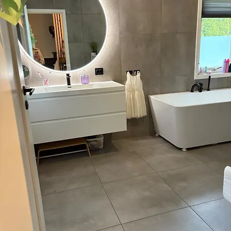 Entire With Pool And Garden Βίλα