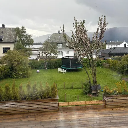 Entire With Pool And Garden Βίλα